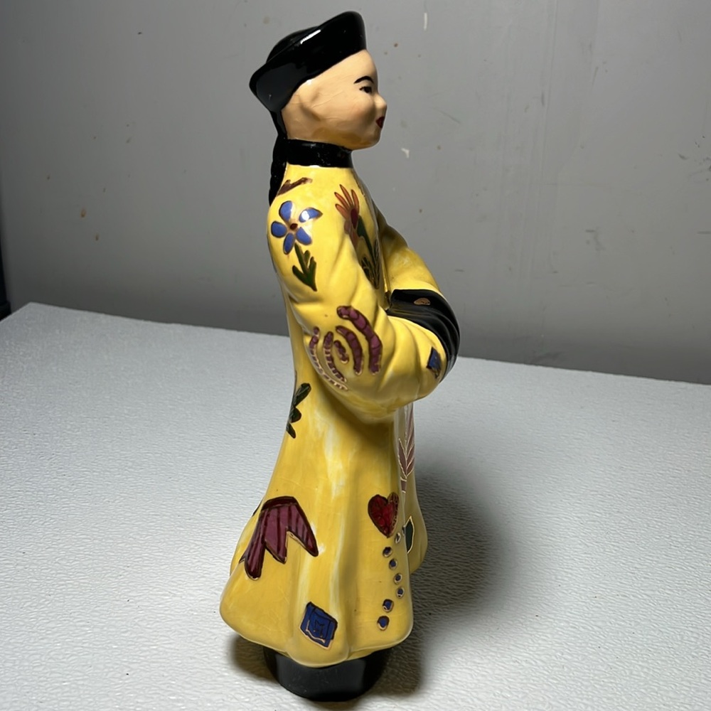 Vintage HandPainted Figurines Gold Trim Set of 2 - Picture 5 of 11